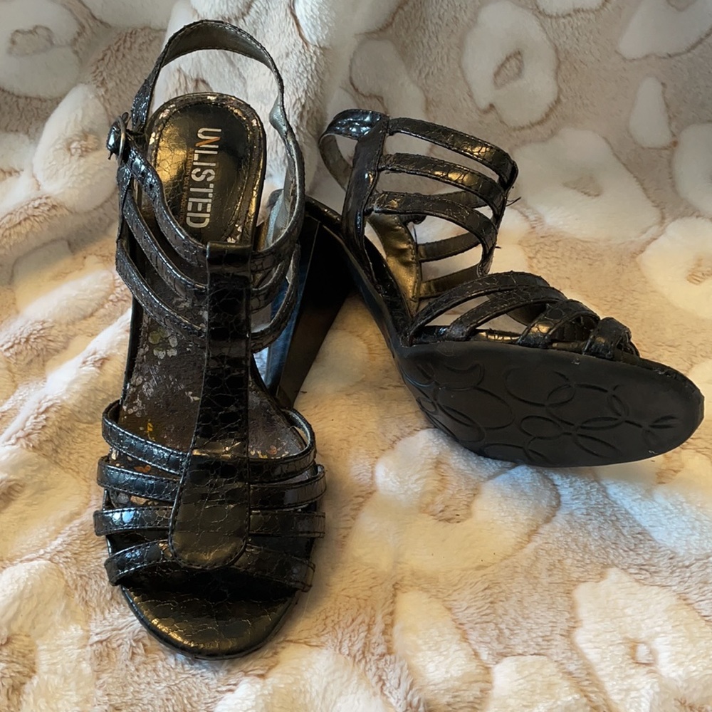 Strappy black heel